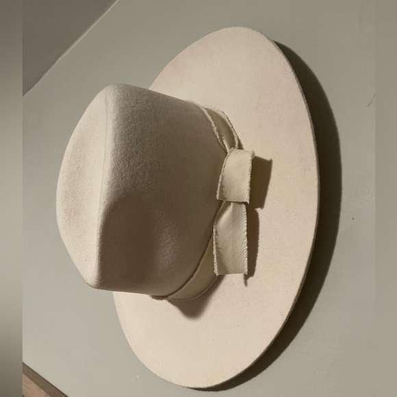 Accessories - Fedora.